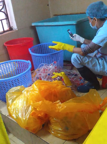 Bộ Y tế yêu cầu BV Bạch Mai báo cáo vụ tuồn rác y tế ra ngoài - 1