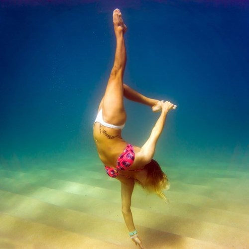 Tròn mắt ngắm gái đẹp xuống đáy biển tập gym - 6