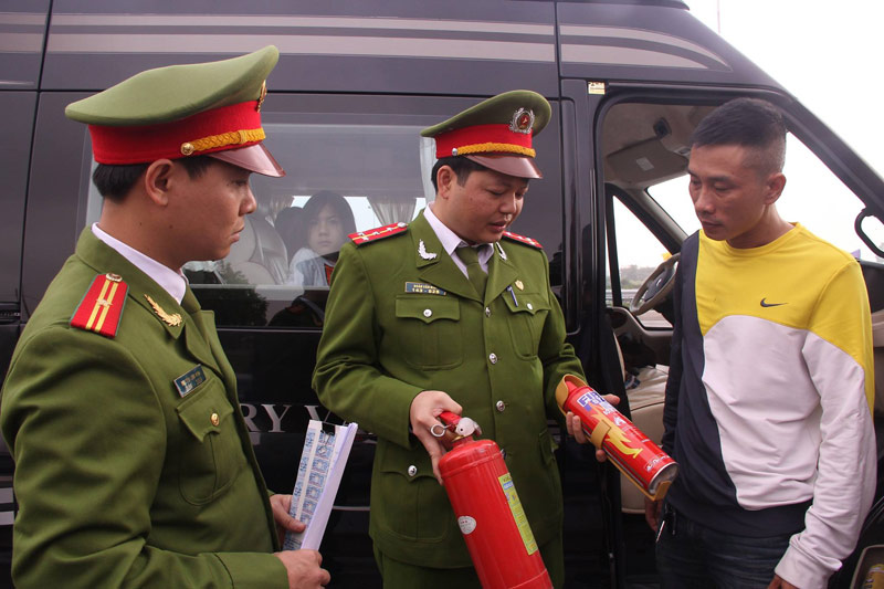 Lãnh đạo Cục Cảnh sát PCCC: &#34;Bình cứu hỏa tạo hiệu quả như MBH&#34; - 2