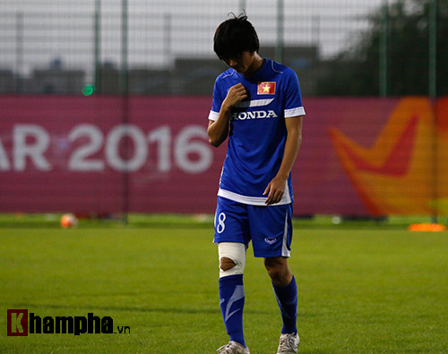 U23 Việt Nam: HLV Miura cười thật tươi với Tuấn Anh - 1