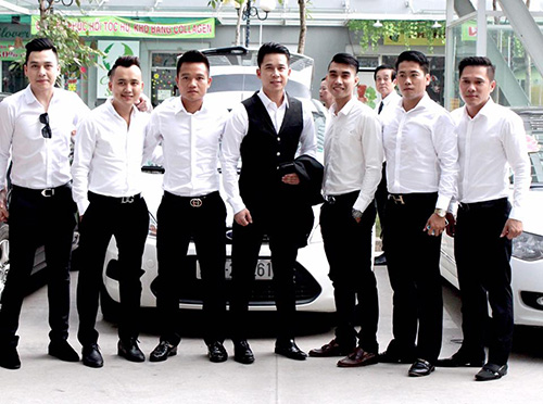 Facebook sao 12/1: Mr Đàm khoe tủ đồ hàng hiệu - 2