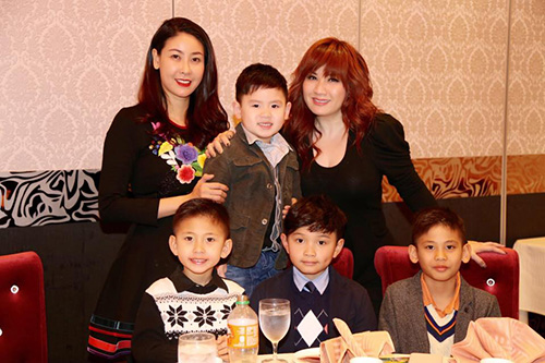 Facebook sao 12/1: Mr Đàm khoe tủ đồ hàng hiệu - 8