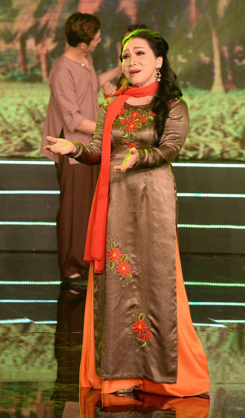 NSND Bạch Tuyết 70 tuổi vẫn trẻ trung, quyến rũ - 2