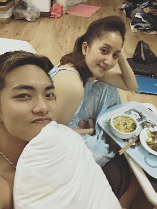 'Chộp' khoảnh khắc mỹ nhân Việt 'ăn nhanh, uống vội' - 9