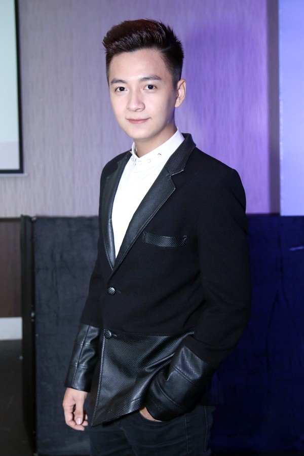 Ngô Kiến Huy 'bắt mắt' với gu thời trang phóng khoáng - 12