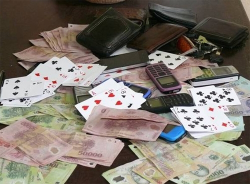 Nghệ An: Trạm trưởng kiểm lâm đánh bạc ngay tại trụ sở - 1