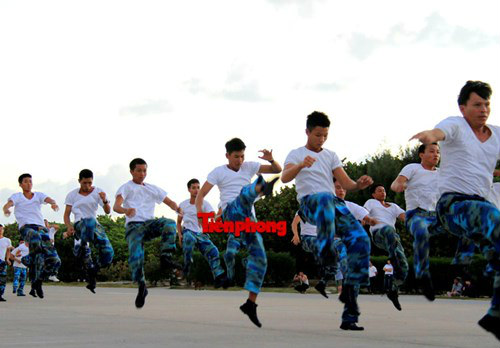 Cận cảnh lính Trường Sa luyện võ lúc tinh mơ - 11