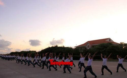 Cận cảnh lính Trường Sa luyện võ lúc tinh mơ - 3