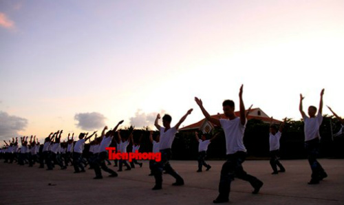 Cận cảnh lính Trường Sa luyện võ lúc tinh mơ - 4