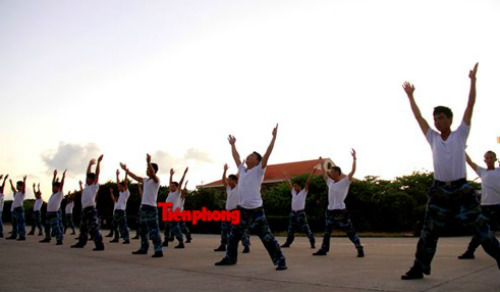 Cận cảnh lính Trường Sa luyện võ lúc tinh mơ - 5