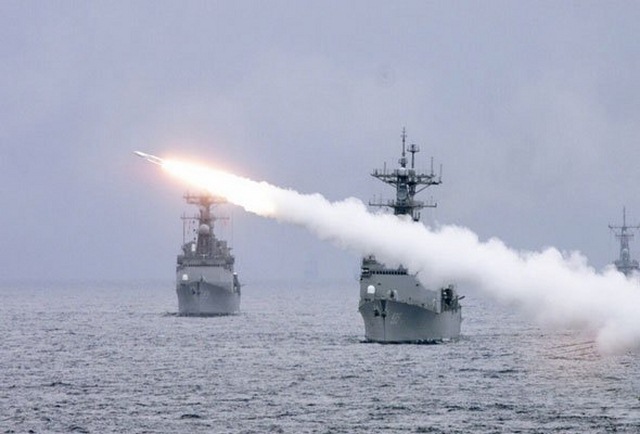 Tên lửa Iran sẵn sàng bắn hạ tàu sân bay Mỹ - 1