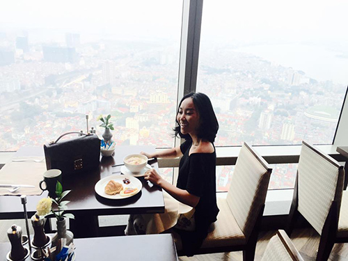 Facebook sao 14/1: Hà Hồ e ấp bên 'bạn tri kỉ' - 10