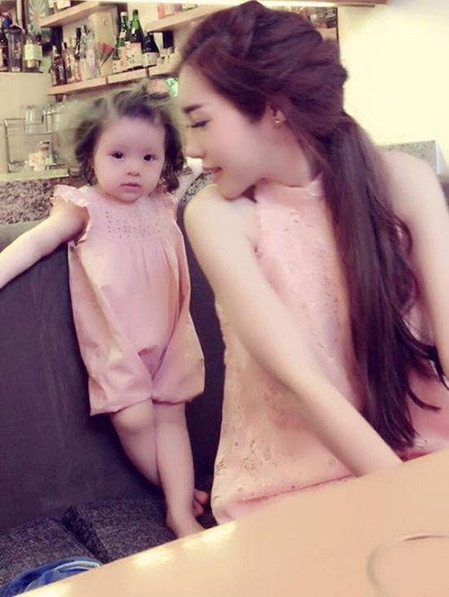 8 cặp mẹ con sao Việt sở hữu gu thời trang cực 'chất' - 4