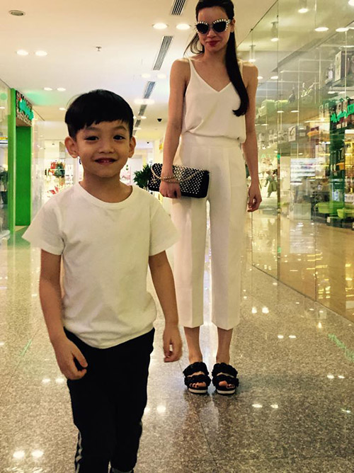 8 cặp mẹ con sao Việt sở hữu gu thời trang cực 'chất' - 8