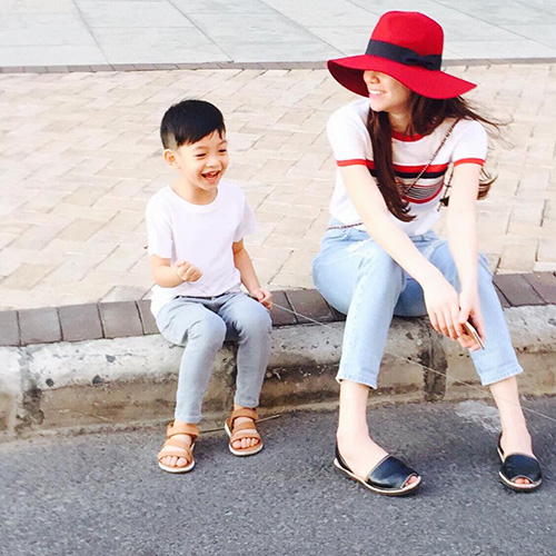 8 cặp mẹ con sao Việt sở hữu gu thời trang cực 'chất' - 10