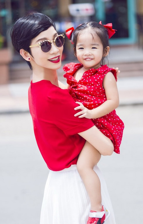 8 cặp mẹ con sao Việt sở hữu gu thời trang cực 'chất' - 12