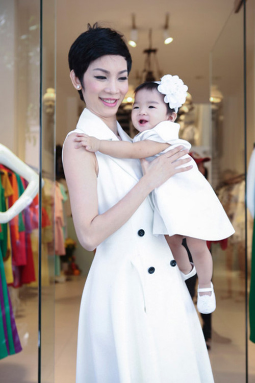 8 cặp mẹ con sao Việt sở hữu gu thời trang cực 'chất' - 13