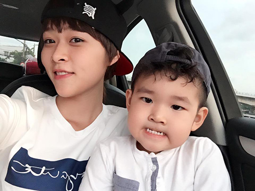 8 cặp mẹ con sao Việt sở hữu gu thời trang cực 'chất' - 3