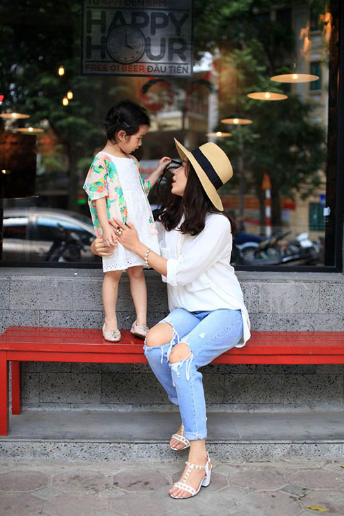 8 cặp mẹ con sao Việt sở hữu gu thời trang cực 'chất' - 6