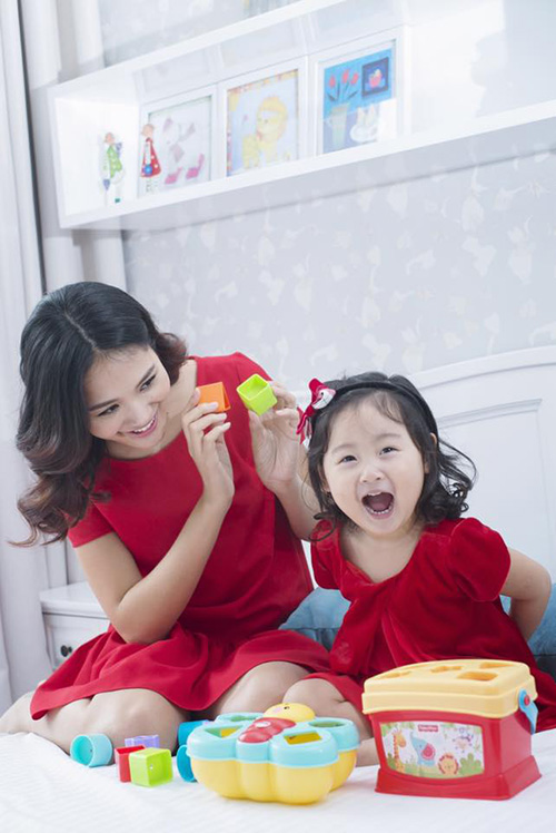 8 cặp mẹ con sao Việt sở hữu gu thời trang cực 'chất' - 10