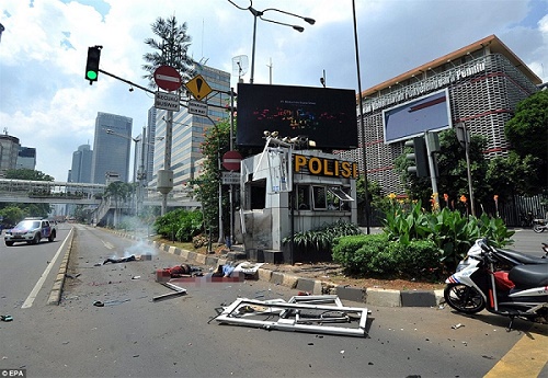 Malaysia báo động cao nhất sau vụ khủng bố ở Jakarta - 1