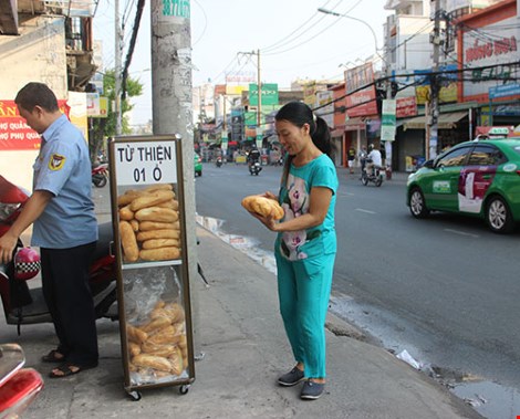 Tủ bánh mì miễn phí giữa Sài Gòn - 3