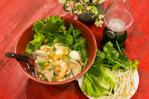 Kỳ lạ giới trẻ Hà Nội đổ xô đi “check in” quán đèn dầu - 6