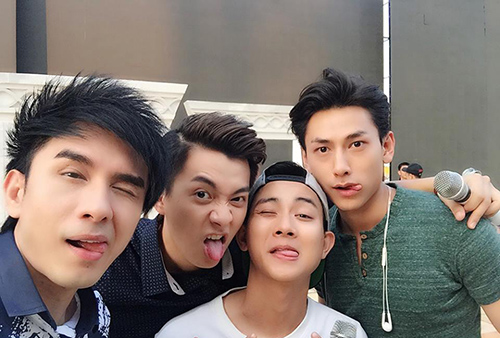 Facebook sao 15/1: Hà Hồ khoe phòng ngủ ở khách sạn 5 sao - 9