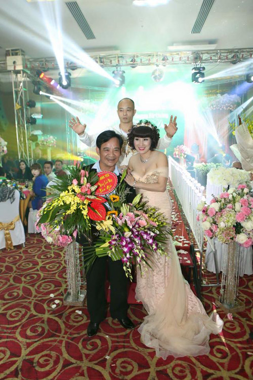 Đại gia Thái Bình chi tiền tỷ mời 50 sao hát mừng vợ - 1