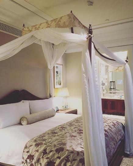 Facebook sao 15/1: Hà Hồ khoe phòng ngủ ở khách sạn 5 sao - 2