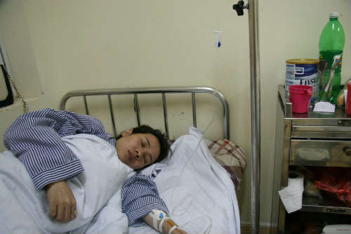 Quản lý Linh Miu: 'Tôi bị túm tóc, đạp gối liên tiếp' - 2