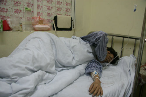 Quản lý Linh Miu: 'Tôi bị túm tóc, đạp gối liên tiếp' - 3