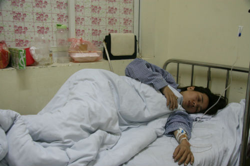 Quản lý Linh Miu: 'Tôi bị túm tóc, đạp gối liên tiếp' - 4