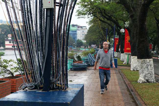 HN tháo dỡ, sửa lại hàng loạt dàn đèn trang trí Tết - 3