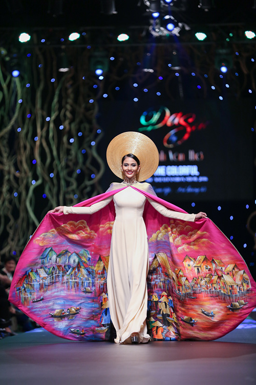 Phạm Hương, Lan Khuê diễn áo dài hơn 300 triệu đồng - 7