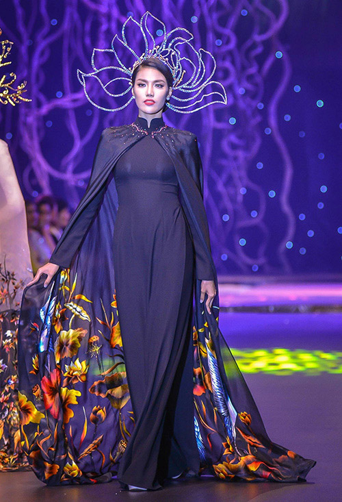 Phạm Hương, Lan Khuê diễn áo dài hơn 300 triệu đồng - 4