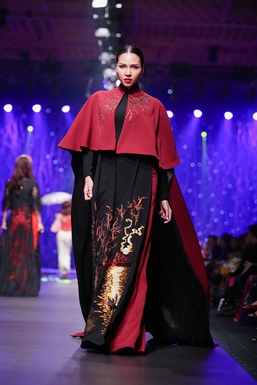 Phạm Hương, Lan Khuê diễn áo dài hơn 300 triệu đồng - 11