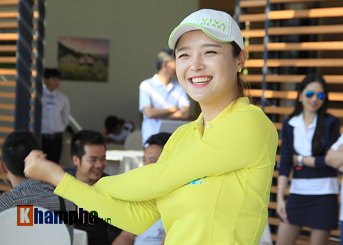 Người đẹp châu Á tranh tài ở giải golf Việt chuyên nghiệp - 1