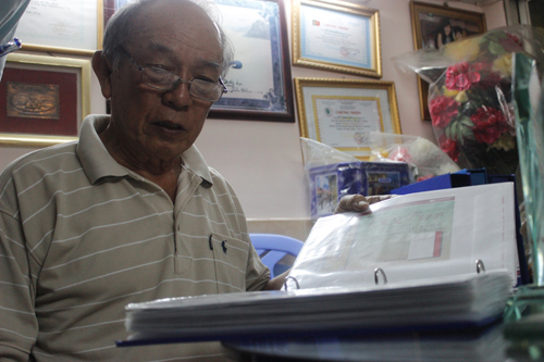 Cụ ông U80 sở hữu bộ tem tất niên "độc" của hơn 100 quốc gia - 1