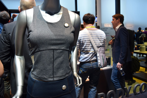 Quần áo thông minh sẽ là xu hướng công nghệ mới trong tương lai - 1