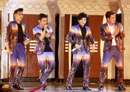 Đan Trường khiến fan thót tim khi bị đâm xuyên người - 1