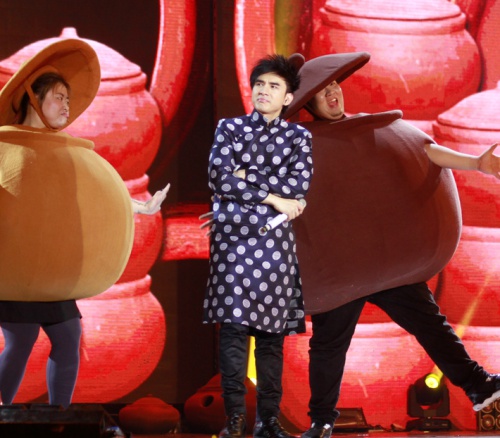 Đan Trường khiến fan thót tim khi bị đâm xuyên người - 3