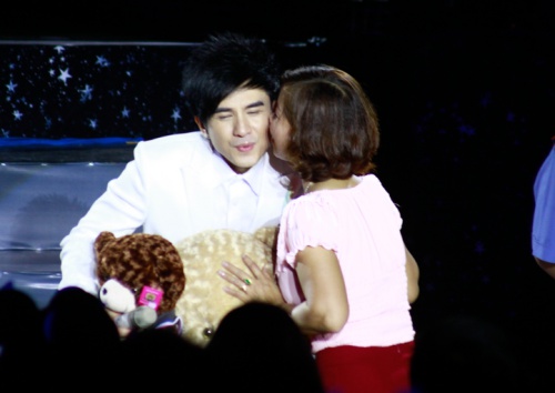 Đan Trường khiến fan thót tim khi bị đâm xuyên người - 7