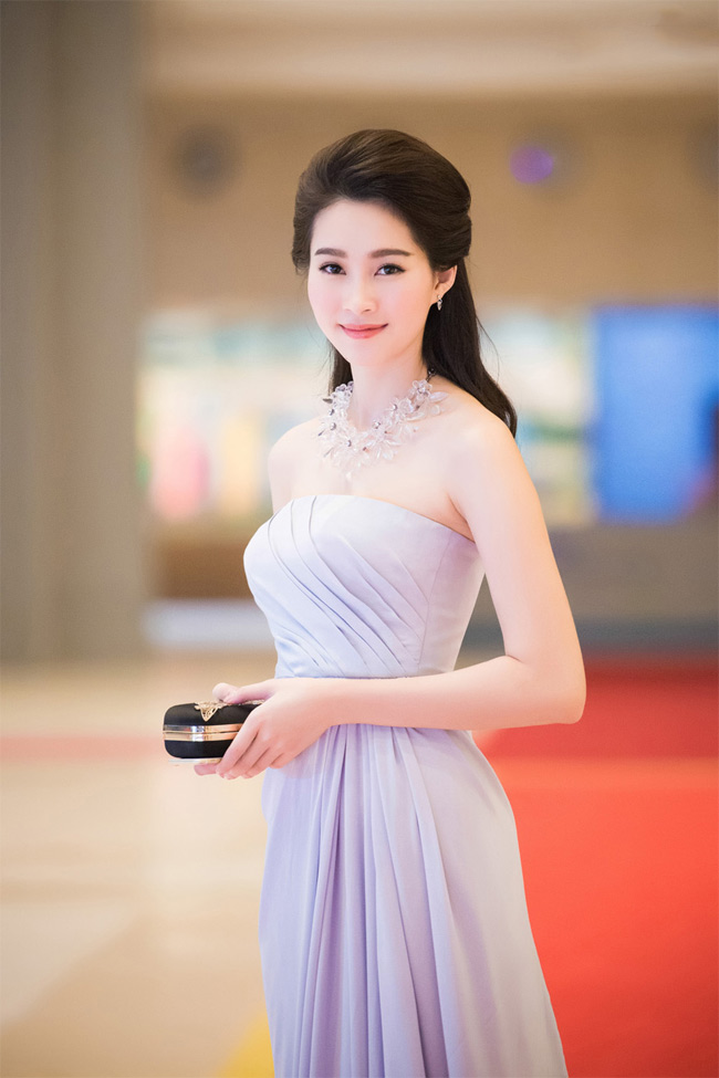 Thu Thảo là cô gái gốc miền Tây Nam Bộ đầu tiên đăng quang Hoa hậu Việt Nam. 