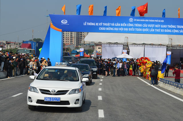 Ngắm cầu vượt thép lớn nhất Thủ đô trong ngày thông xe - 4