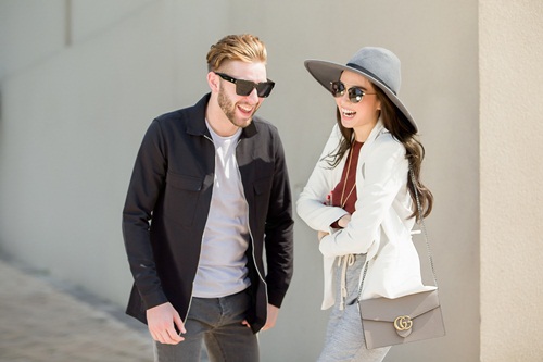 Khánh My quấn quít bạn nhảy Tây trên phố - 4