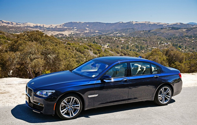 7. 2013 BMW 760Li V-12 

Thời gian tăng tốc từ 0-96km/h trong 4.4 giây.
