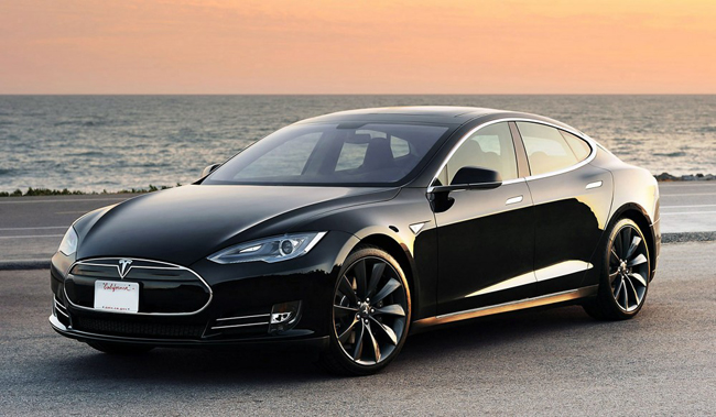 1. 2013 Tesla Model S P85D 

Thời gian tăng tốc từ 0-96km/h trong 3.2 giây.
