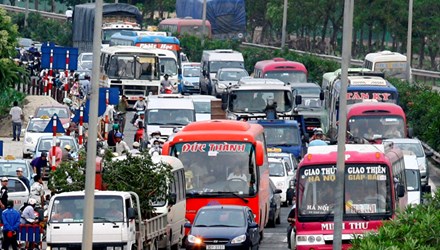 Sau 5 ngày xăng dầu giảm giá, phải giảm cước vận tải - 1