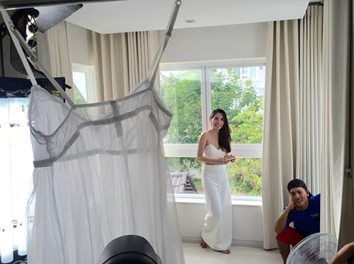 Facebook sao 20/1: Fan tò mò Khánh Thi mang bầu lần 2 - 2